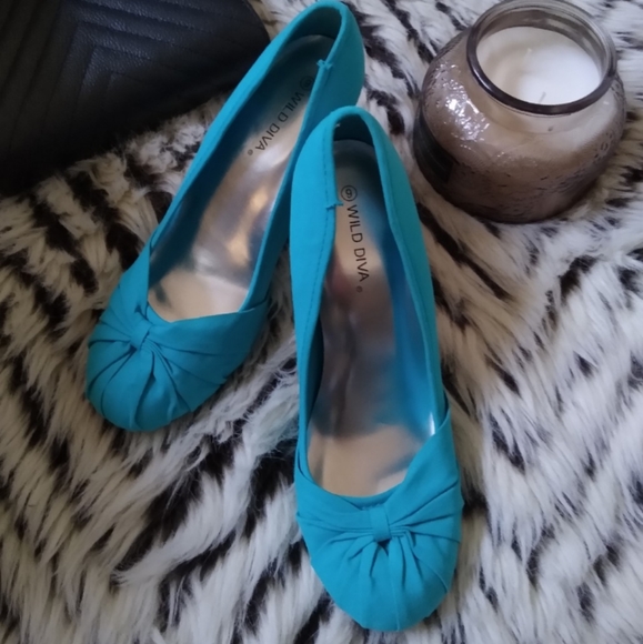 Wild Diva Round Toe Blue Heels - Picture 2 of 7
